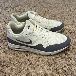 Nike Air Max - Size 6.5 - Used Condition